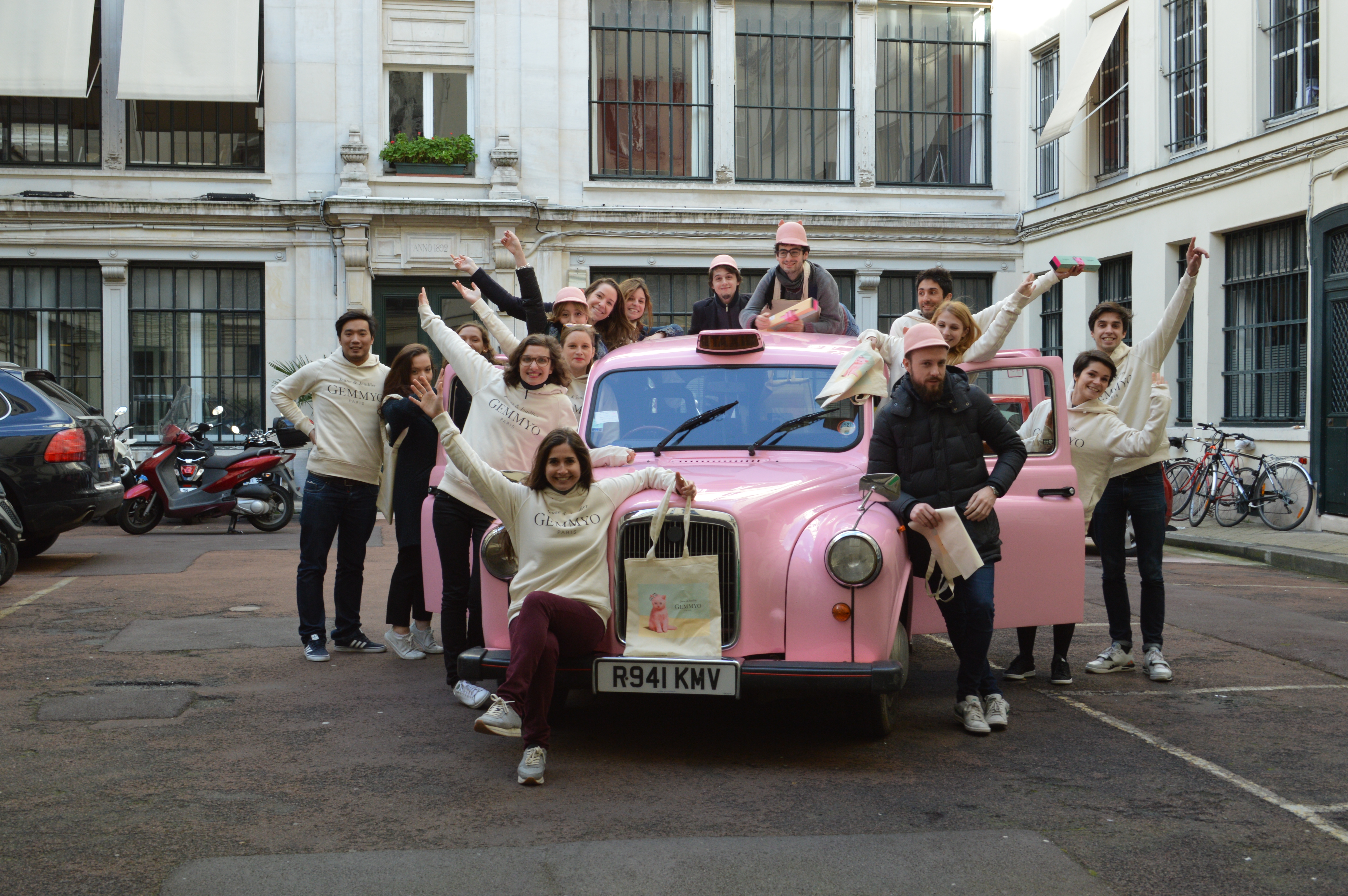 team-car Gemmyo joaillier Paris Taxi anglais rose événement Fashionweek TaxiFun