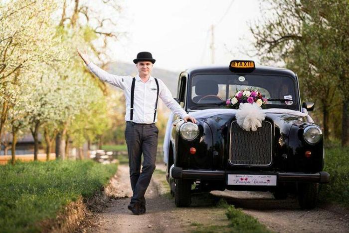 taxi anglais mariage Roumanie TaxiFun black cab Londres location voiture de mariage location taxi anglais avec chauffeur