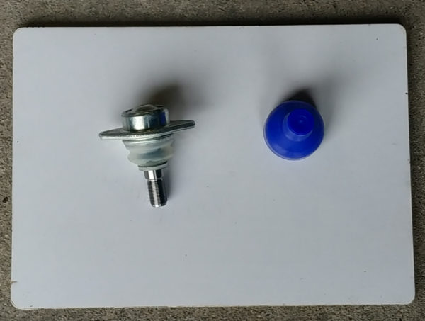 rotule de suspension basse pour taxis anglais avec son cache bleu sur plaque blanche