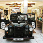 black cab london londres fairway driver taxi londonien taxi anglais Yusuf Bassir acteur cinéma tournage café