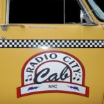taxi new yorkais yellow cab checker marathon new york communicatin street marketing publicité mariages location voiture de jeu cinéma tournage