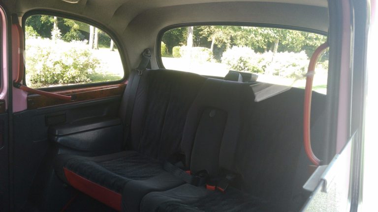 TaxiFun Mariage en taxi anglais rose avec chauffeur