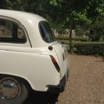 TaxiFun Mariage en taxi anglais blanc à Orléans décoration en tulles blancs