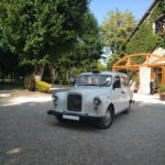 Location taxi anglais blanc avec chauffeur événement mariage tournage exposition commerciale marketing communication publicité enterrement de vie de jeune fille EVJF enterrement de vie de jeune garçon EVJG wedding voituredemariage weddingcar weddinginspiration