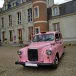 Location-taxi-anglais-rose-comme-voiture-de-mariage