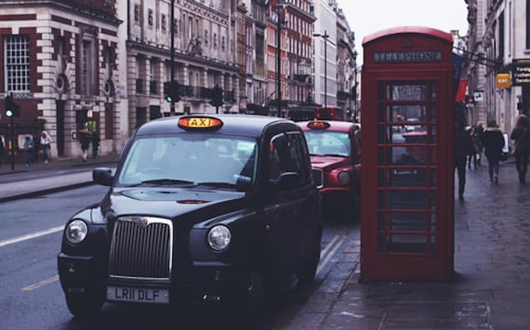 Black Cab taxi anglais Londres cabine téléphonique rouge