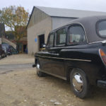 vue laterale taxi anglais noir fairway baguettes chromees enjoliveurs chromes