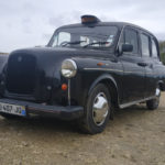 vue trois quart avant gauche taxi anglais fairway noir avec immatriculation francaise