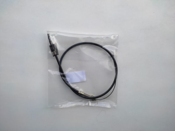 cable accelerateur noir dans sachet plastique transparent