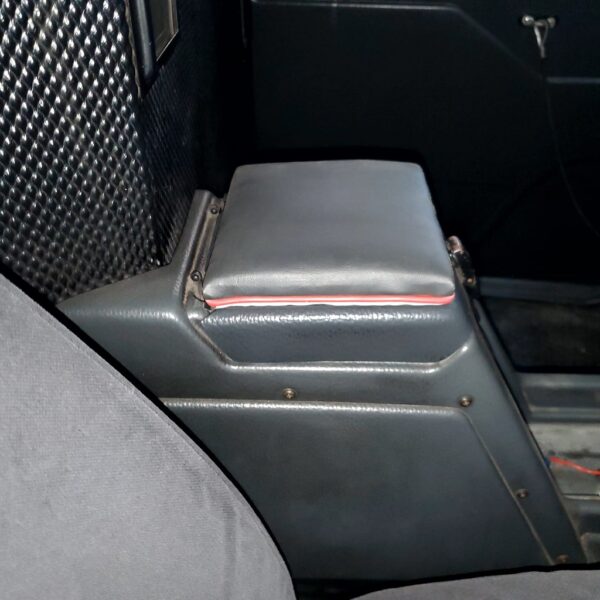 coussin couvercle boite a gant taxi anglais vue de cote