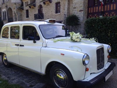 Le "Taxi Blanc" de TaxiFun décoré mariage
