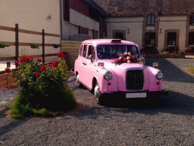 Le "Taxi Rose" de TaxiFun de mariage
